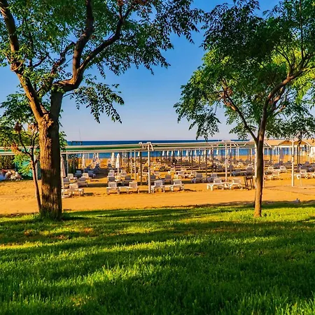 Royal Atlantis & מלון סייד