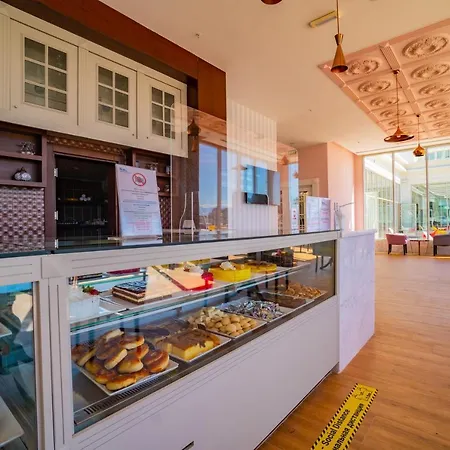 Royal Atlantis & מלון 5*