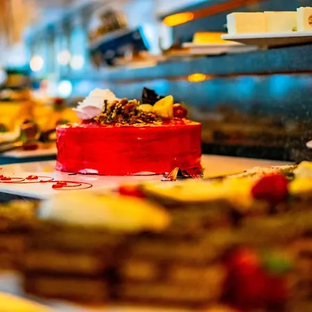 Royal Atlantis & מלון