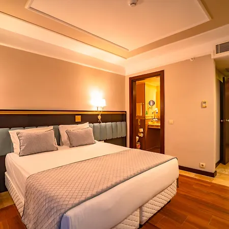 Royal Atlantis & מלון סייד