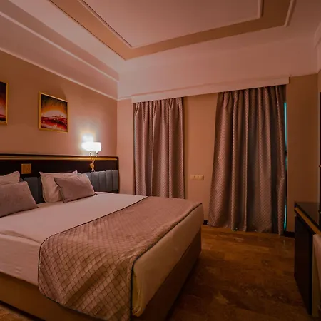 فندق Royal Atlantis & 5*