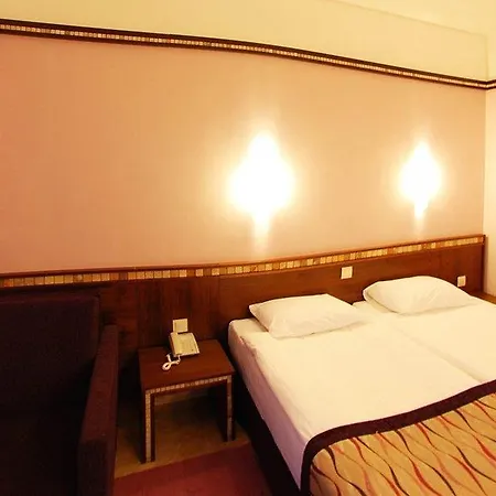 فندق Royal Atlantis & 5*