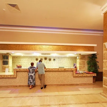 فندق Royal Atlantis & 5*