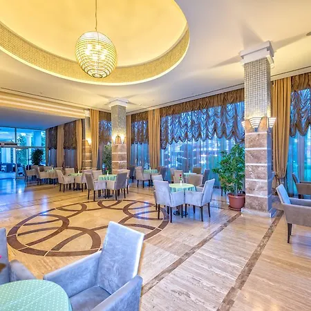 فندق Royal Atlantis & 5*