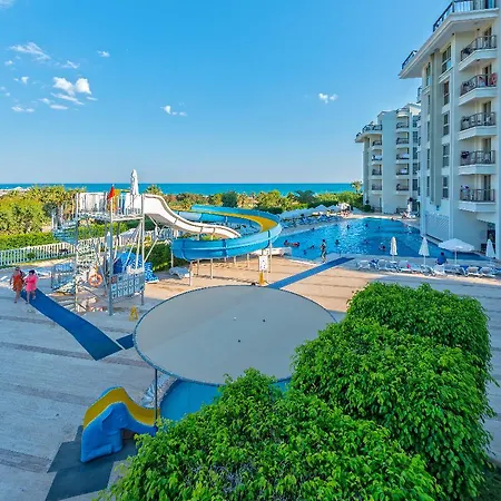 فندق Royal Atlantis & 5*