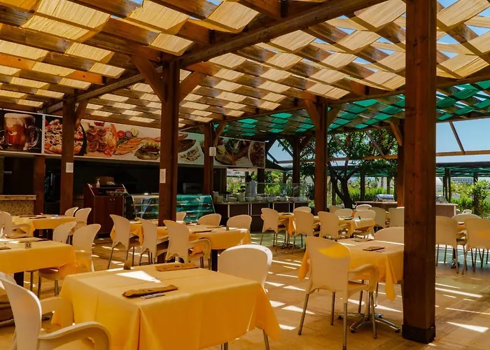 Royal Atlantis & 5* Side