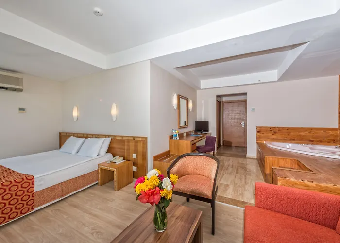 Royal Atlantis & Hotel Side