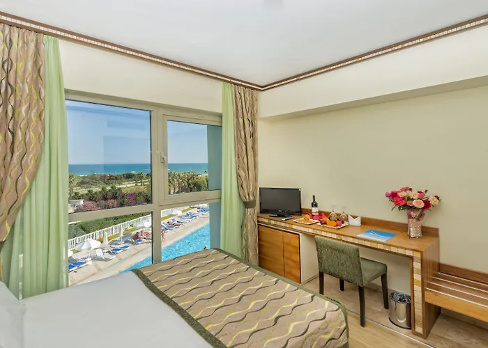 Royal Atlantis & Hotel