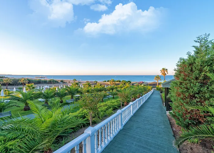 Royal Atlantis & Hotel