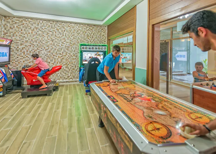 Royal Atlantis & Hotel Side