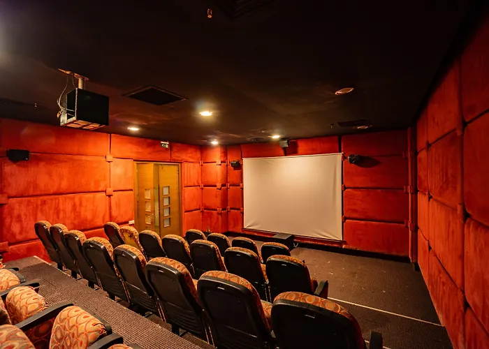 Royal Atlantis & 5* Side