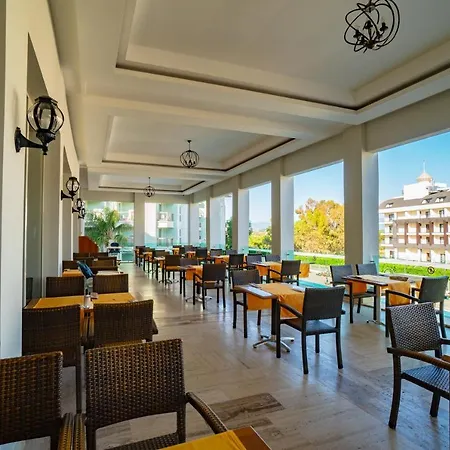 Royal Atlantis & Hotel Side