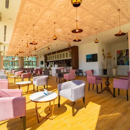 Royal Atlantis & Hotel