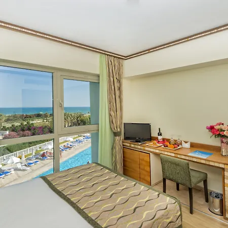 Royal Atlantis & Hotel