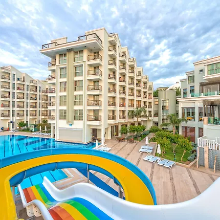 Royal Atlantis & Hotel Side