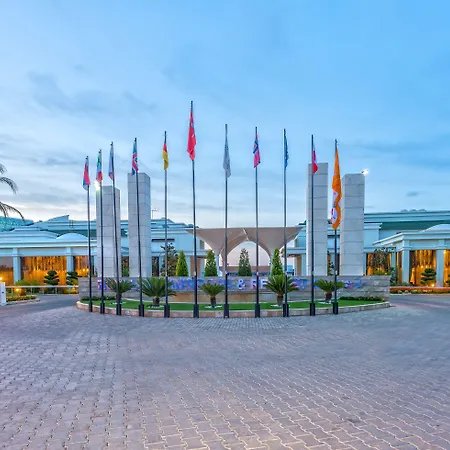 Royal Atlantis & Hotel