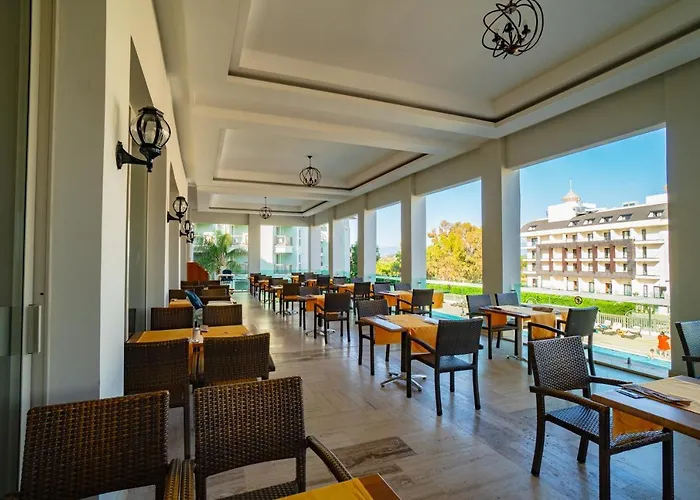 Royal Atlantis & Hotell Side